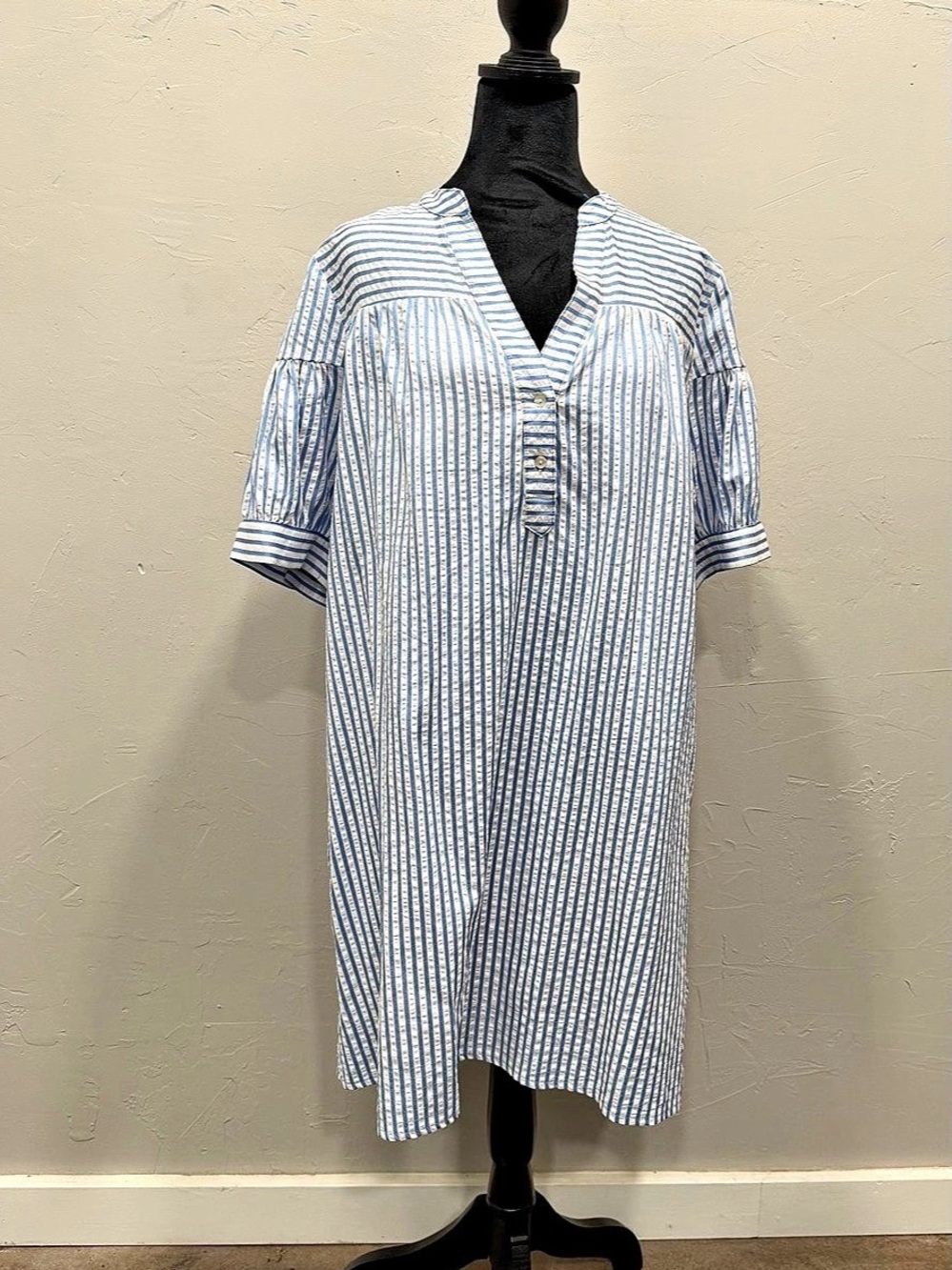 entro Striped seersucker babydoll dress in Blue & White Size Large Like New